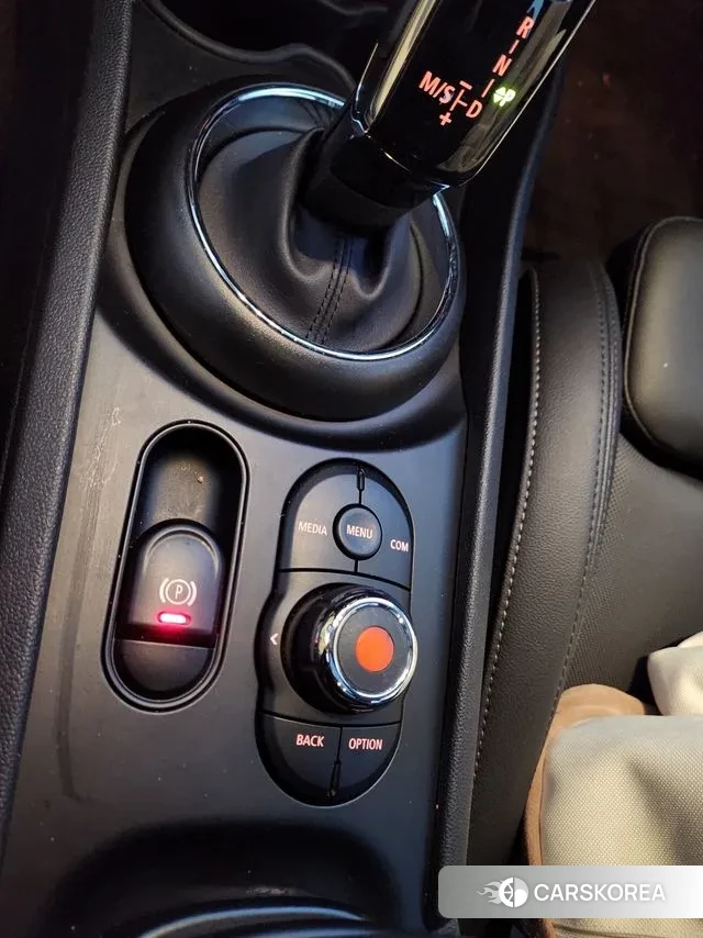 Mini Cooper Clubman 2020 Жемчужный цвет из Кореи, фото 3