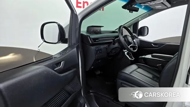 Hyundai Staria 2023 Белый из Кореи, фото 3