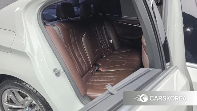 BMW 5 Series (G30) 2018 Белый из Кореи, фото 3