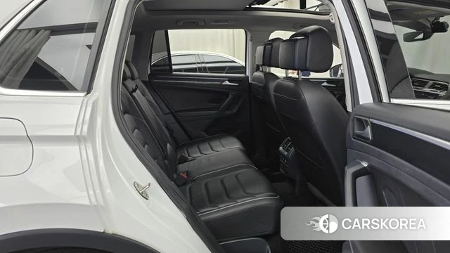 Volkswagen Tiguan second Generation 2022 Белый из Кореи, фото 3