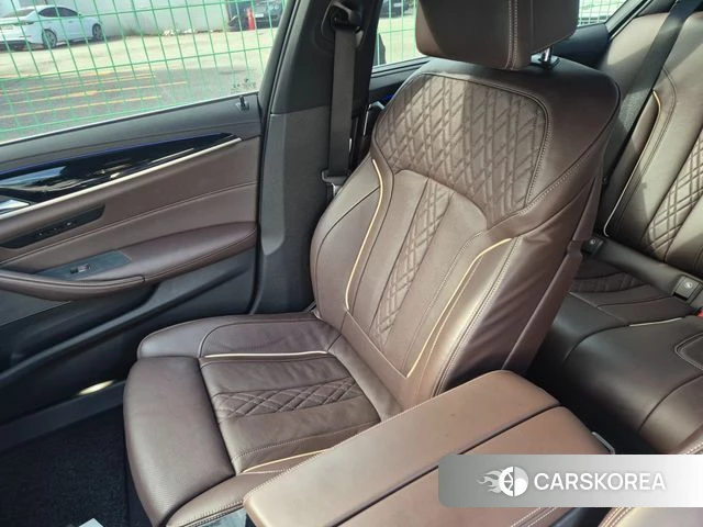BMW 5 Series (G30) 2022 Белый из Кореи, фото 3