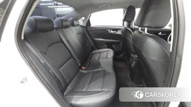 Kia The New K3 2nd generation 2023 Белый из Кореи, фото 3