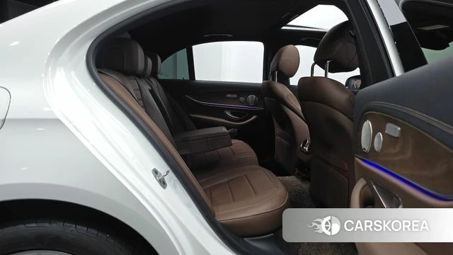 Mercedes-Benz E-Class W213 2023 Белый из Кореи, фото 3