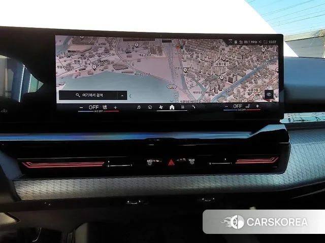 BMW 5 Series (G60) 2023 Белый из Кореи, фото 3