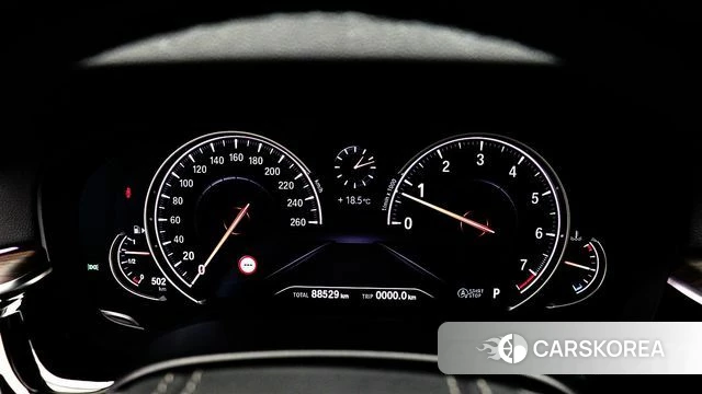 BMW 5 Series (G30) 2018 Белый из Кореи, фото 3