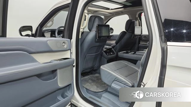 Lincoln Navigator 4th generation 2019 Белый из Кореи, фото 3