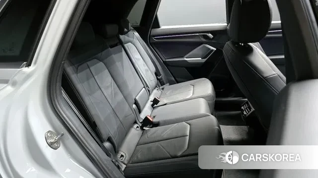 Audi Q3 (F3) 2023 Белый из Кореи, фото 3