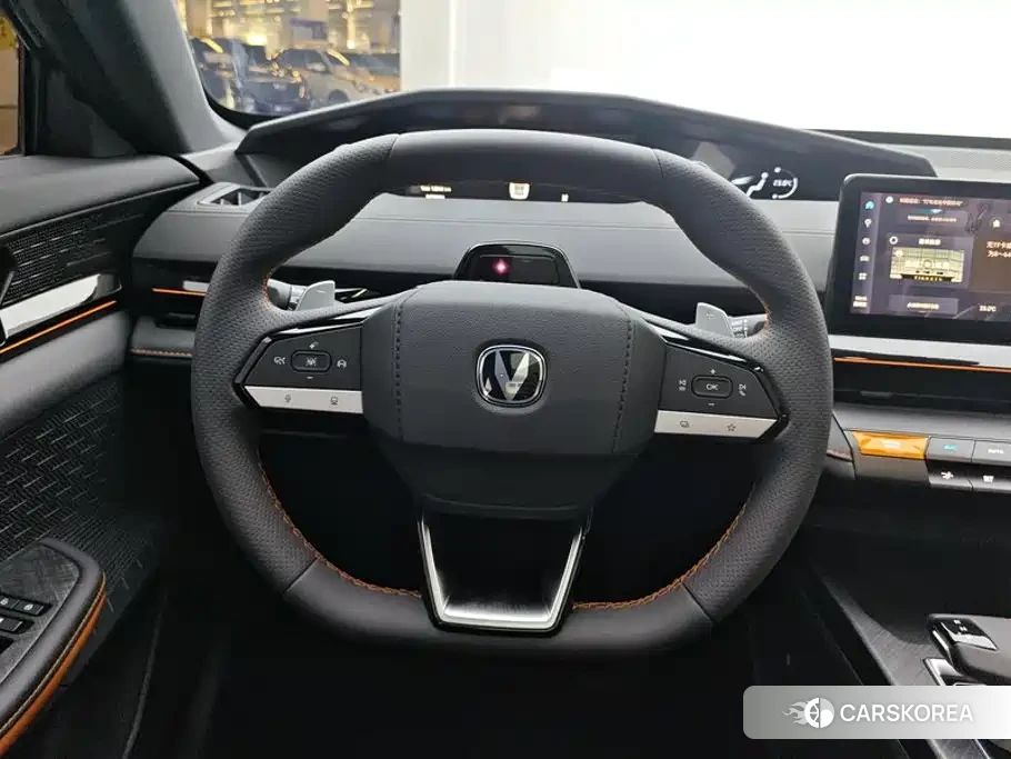 Chang'an UNI-V 2024 Silver/gray из Китая, фото 3