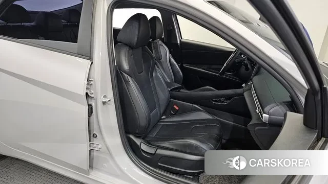 Hyundai Avante (CN7) 2021 Серебристо-серый из Кореи, фото 3