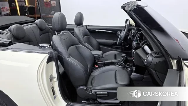 Mini Cooper Convertible 2019 Жемчужный цвет из Кореи, фото 3