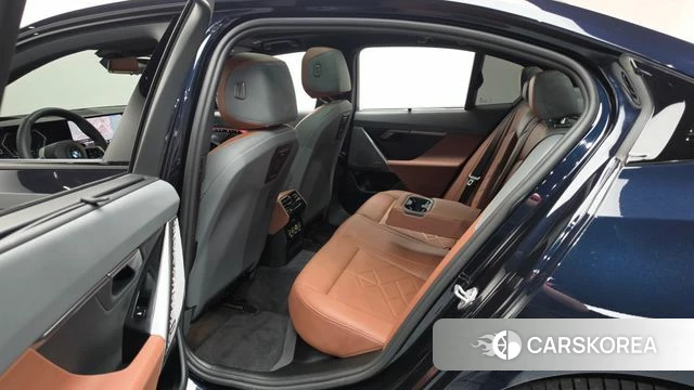 BMW 5 Series (G60) 2025 Черный из Кореи, фото 3