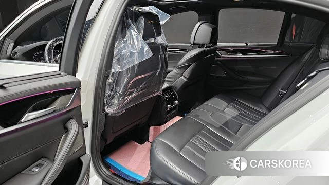 BMW 5 Series (G30) 2022 Белый из Кореи, фото 3