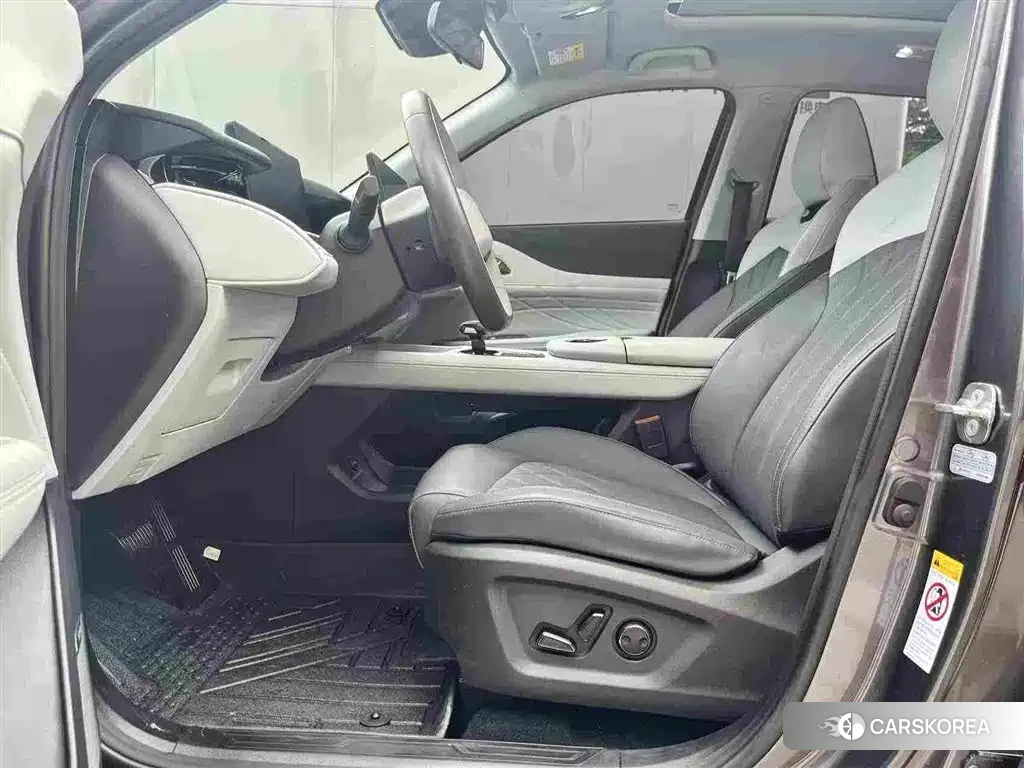 Chang'an Changan UNI-Z New Energy 2024 Silver/gray из Китая, фото 3