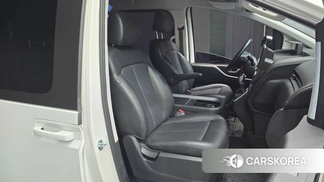 Hyundai Staria 2022 Белый из Кореи, фото 3