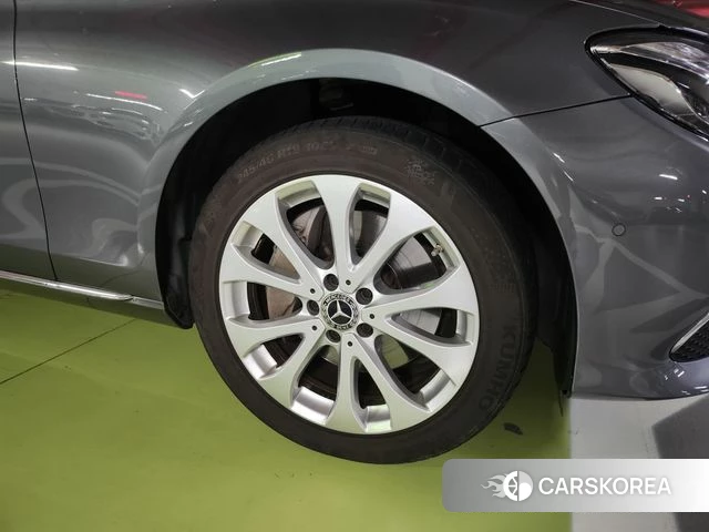 Mercedes-Benz E-Class W213 2018 Серый из Кореи, фото 3