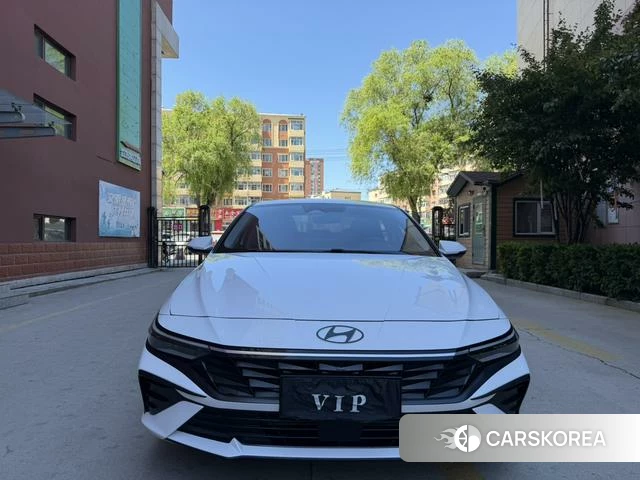 Hyundai Elantra 2023 Белый из Китая, фото 3