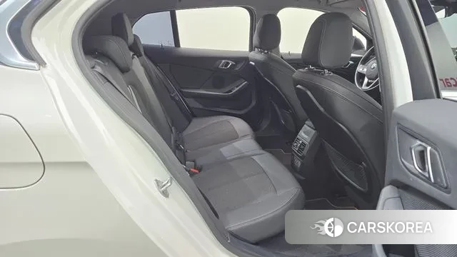 BMW 1 Series (F40) 2023 Белый из Кореи, фото 3