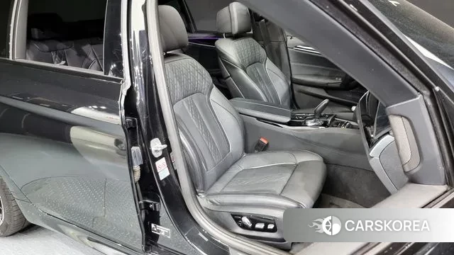 BMW 5 Series (G30) 2023 Черный из Кореи, фото 3