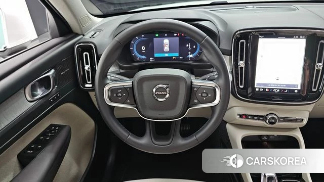 Volvo XC40 2025 Белый из Кореи, фото 3