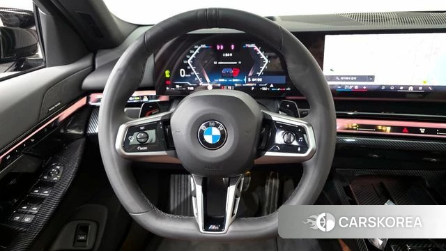 BMW 5 Series (G60) 2025 Черный из Кореи, фото 3
