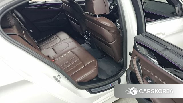 BMW 5 Series (G30) 2023 Белый из Кореи, фото 3