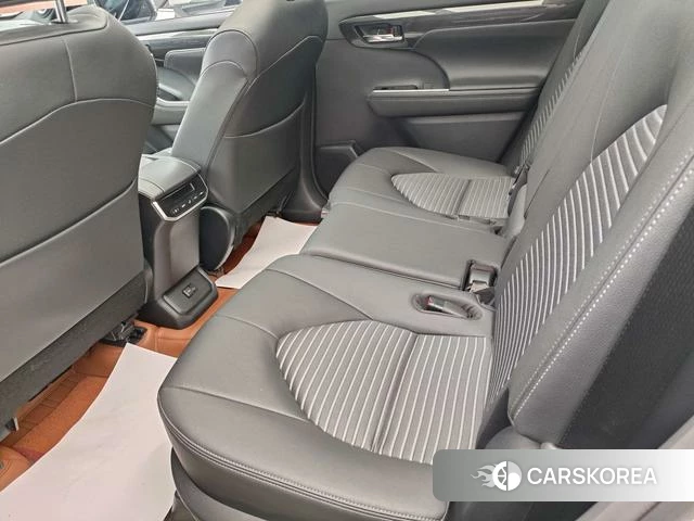Toyota Crown Lufang 2023 Белый из Китая, фото 3