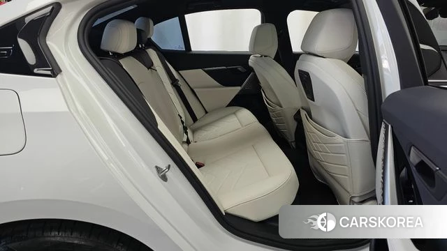 BMW 5 Series (G60) 2026 Белый из Кореи, фото 3