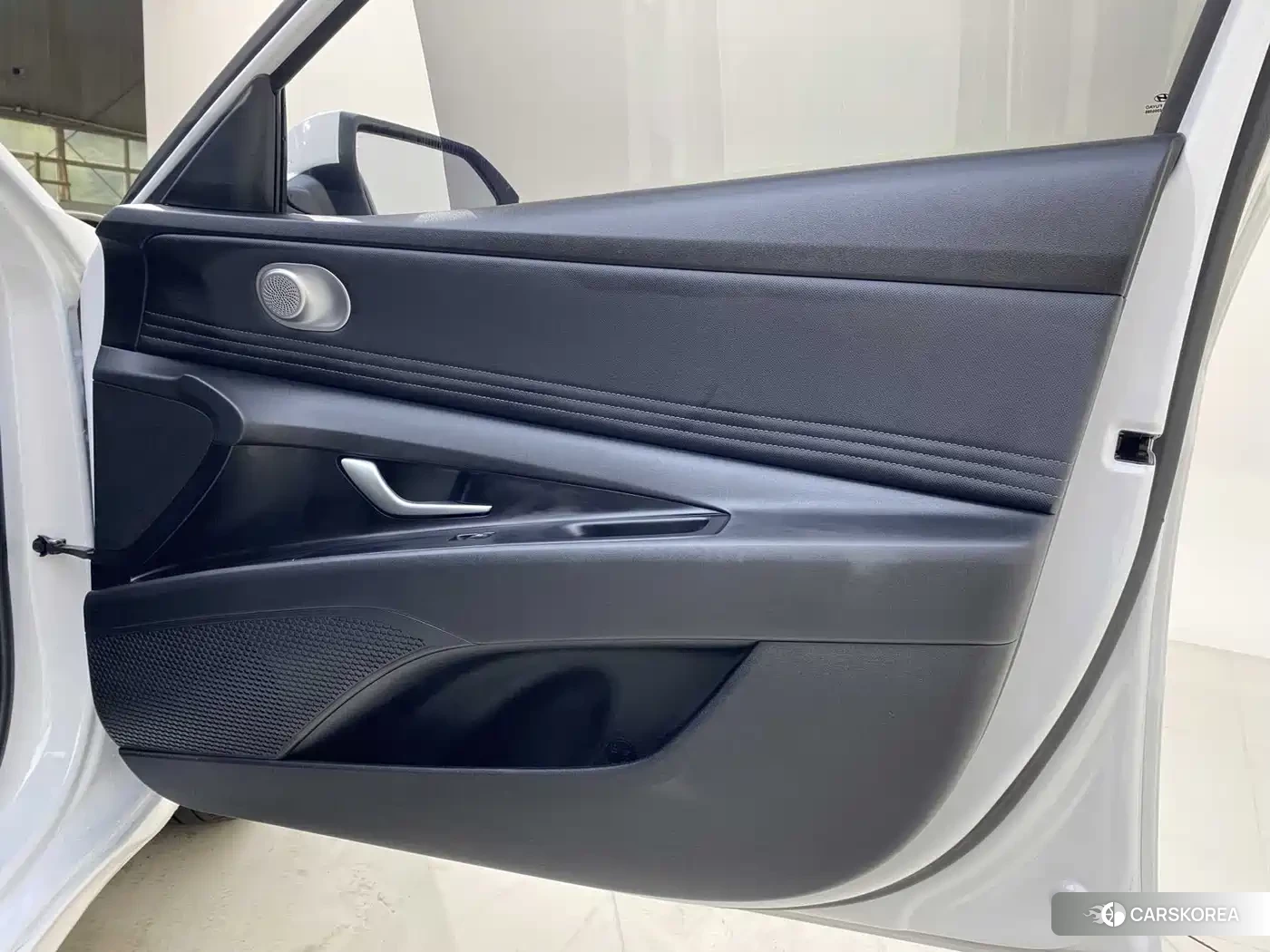 Hyundai Elantra 2023 Белый из Китая, фото 3