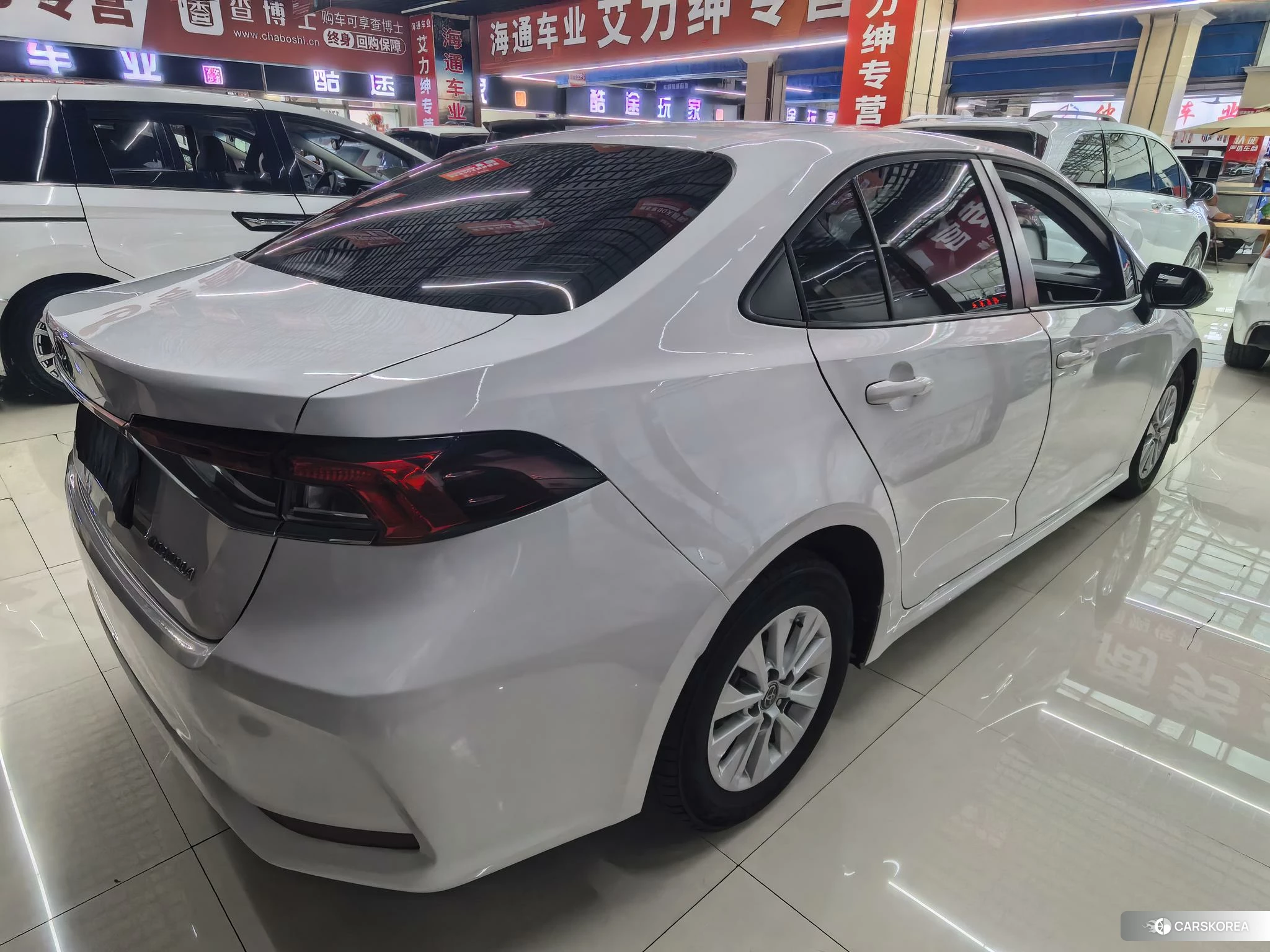 Toyota Corolla 2023 Белый из Китая, фото 3