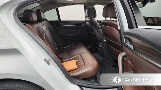 BMW 5 Series (G30) 2018 Белый из Кореи, фото 3