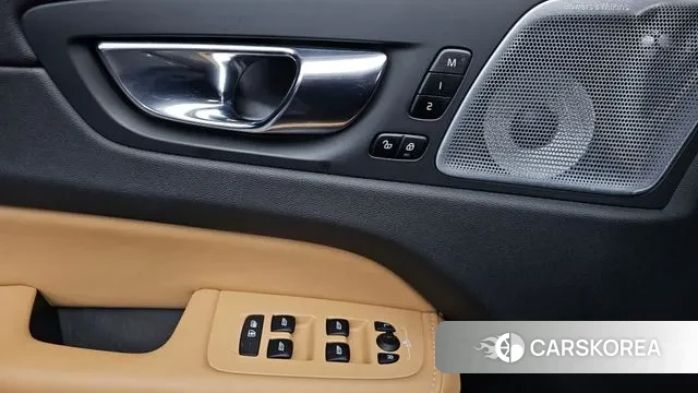 Volvo XC60 second Generation 2021 Белый из Кореи, фото 3