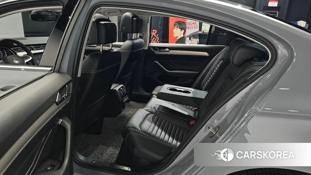 Volkswagen Passat GT (B8) 2022 Серебристо-серый из Кореи, фото 3