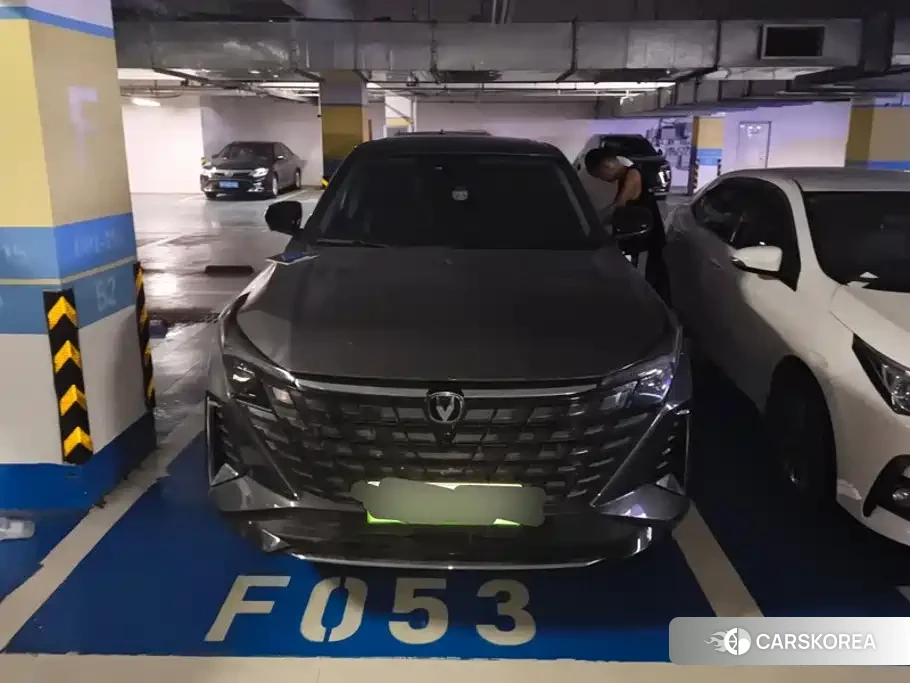Chang'an UNI-Z New Energy 2024 Silver/gray из Китая, фото 3