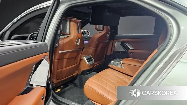 BMW 7 Series (G70) 2023 Серебряный из Кореи, фото 3