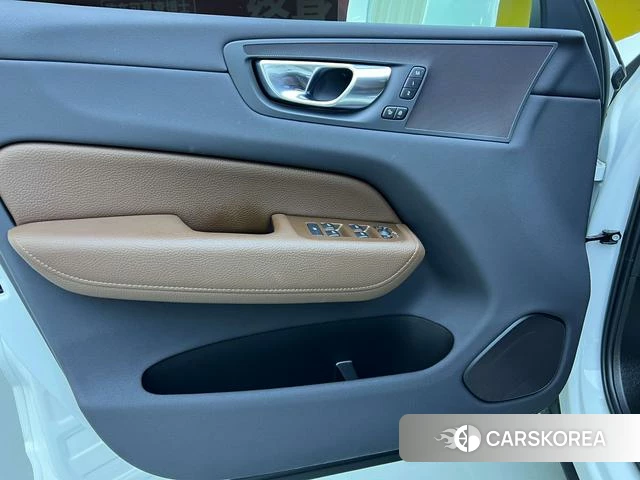 Volvo XC60 2022 Белый из Китая, фото 3