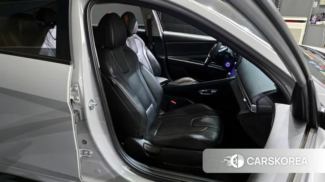 Hyundai Avante Hybrid (CN7) 2021 Серебристо-серый из Кореи, фото 3