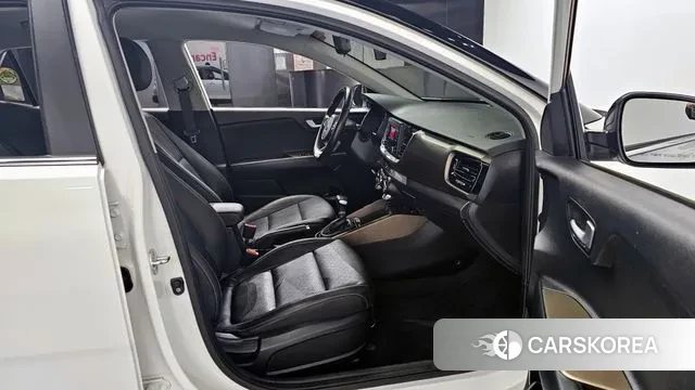 Kia Stonic 2018 Белый из Кореи, фото 3