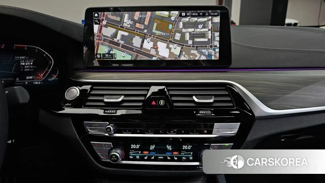 BMW 5 Series (G30) 2023 Белый из Кореи, фото 3