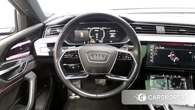 Audi e-Tron 2021 Черный из Кореи, фото 3