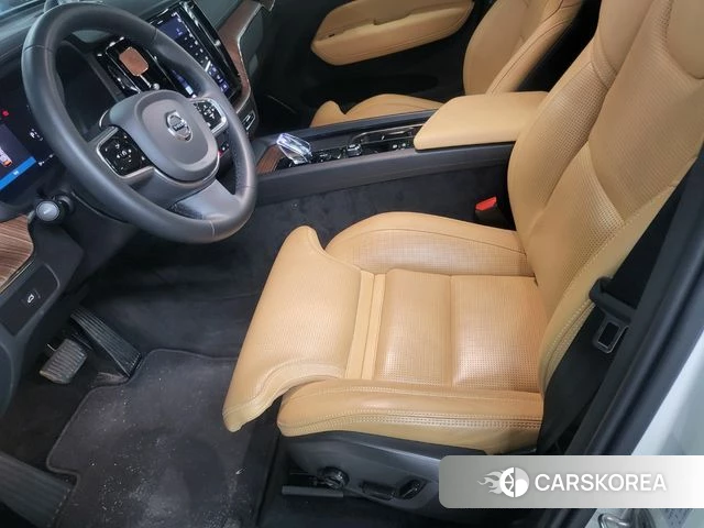 Volvo XC60 second Generation 2023 Белый из Кореи, фото 3
