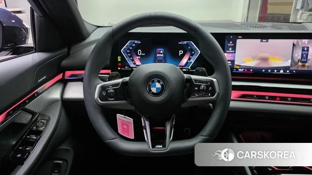 BMW 5 Series (G60) 2025 Черный из Кореи, фото 3