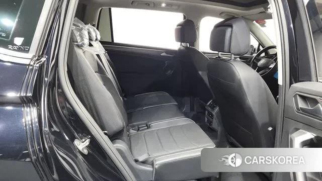 Volkswagen Tiguan Allspace 2024 Черный из Кореи, фото 3