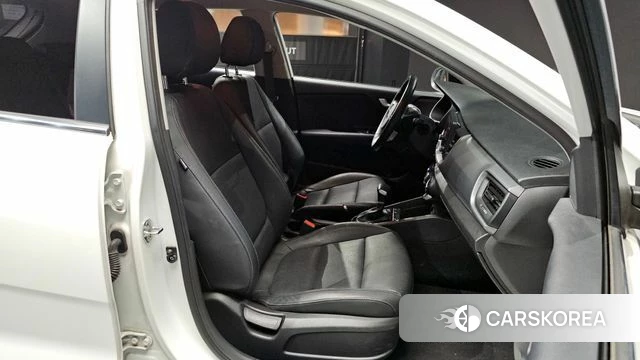 Kia Stonic 2018 Белый из Кореи, фото 3