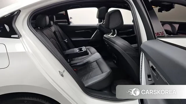 BMW 5 Series (G60) 2025 Белый из Кореи, фото 3