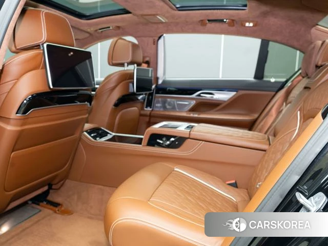 BMW 7 series 2023 Черный из Китая, фото 3