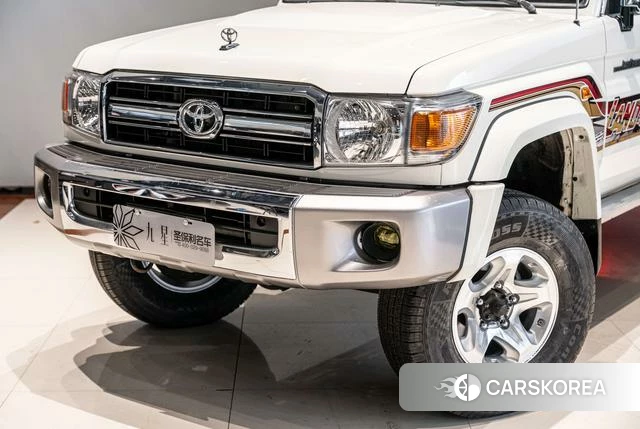 Toyota Land Cruiser 70 Series 2024 Белый из Китая, фото 3