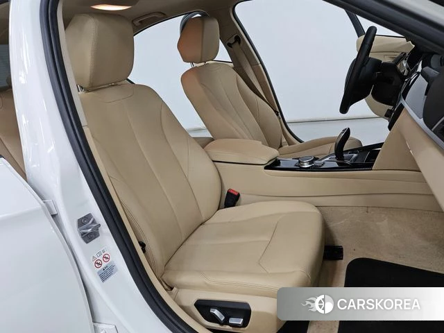 BMW 3 Series (F30) 2018 Белый из Кореи, фото 3