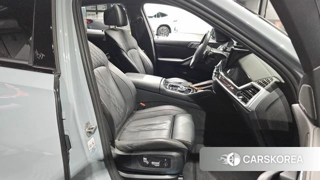 BMW X6 (G06) 2024 Серебристо-серый из Кореи, фото 3