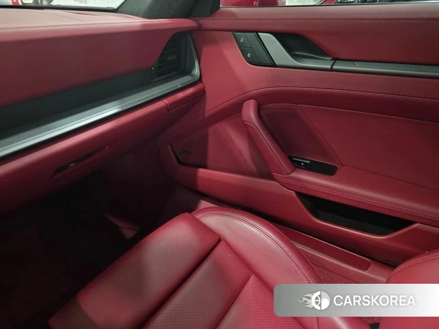 Porsche 911(992) 2023 Красный из Кореи, фото 3