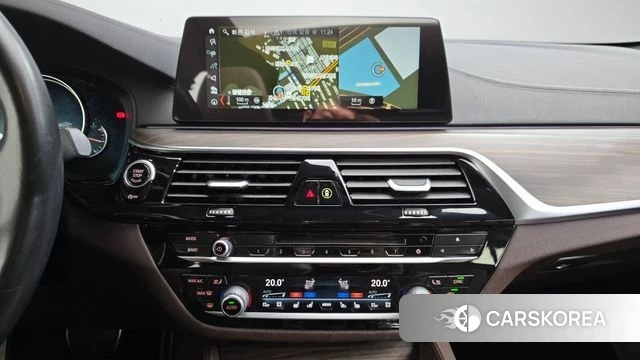 BMW 5 Series (G30) 2018 Белый из Кореи, фото 3